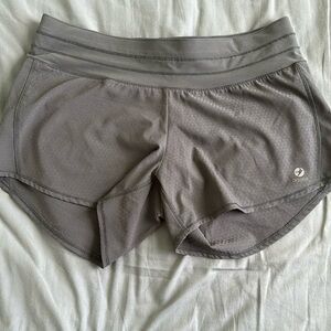 Oiselle running short 4